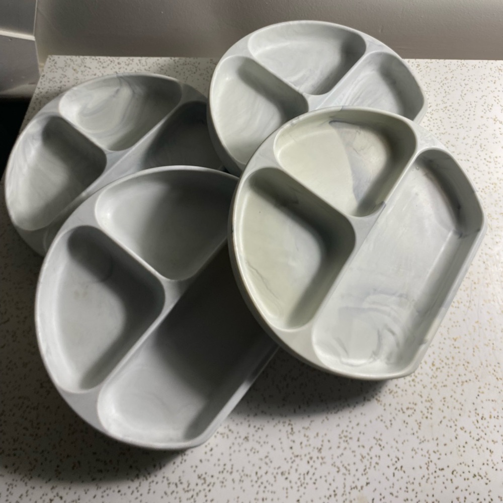 Set of 4 Bumpkins silicone divided suction baby food plates